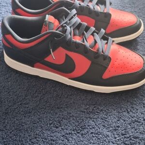 Nike Men’s Low-Top Sneakers in Red and Black